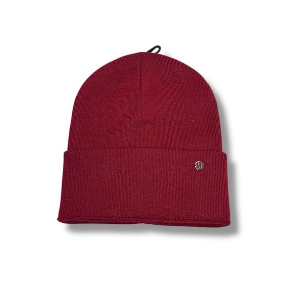 Lululemon NWT Warm Revelation Beanie Shiny in Berry Rumble OS